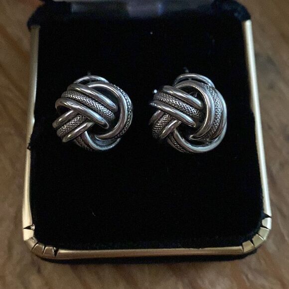 💛 925 Large Love Knot Stud Earrings - Picture 3 of 6